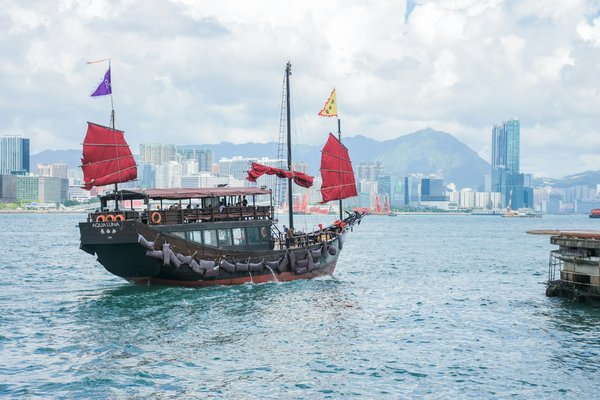 Peut-on trouver une location de vacances en Crète avec des cours de cuisine et des excursions en bateau?