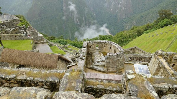 Comment planifier une visite des ruines de Machu Picchu avec un guide local, Pérou?